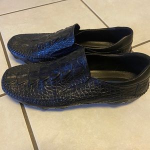 Leather alligator texture slippers